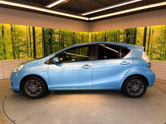 2013 Toyota Aqua DAA-NHP10 (UW-6a2e1be12a2a6)[13]
