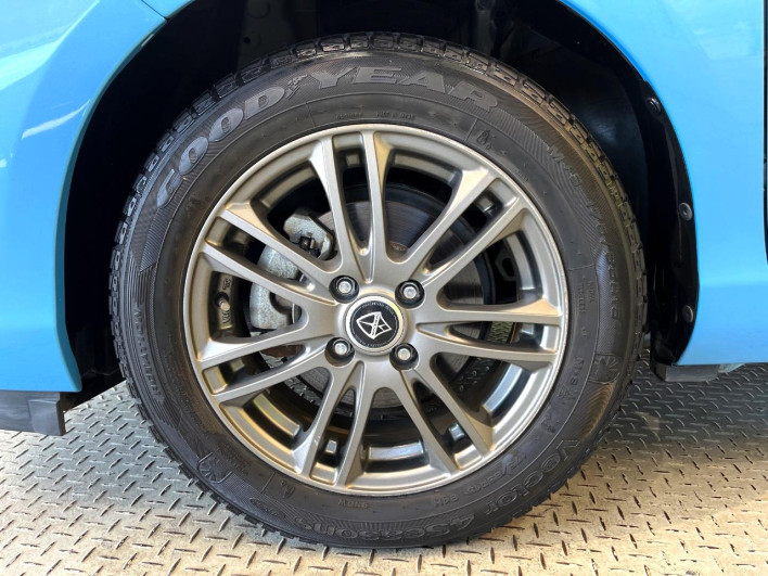 2013 Toyota Aqua DAA-NHP10 (UW-6a2e1be12a2a6)[20]