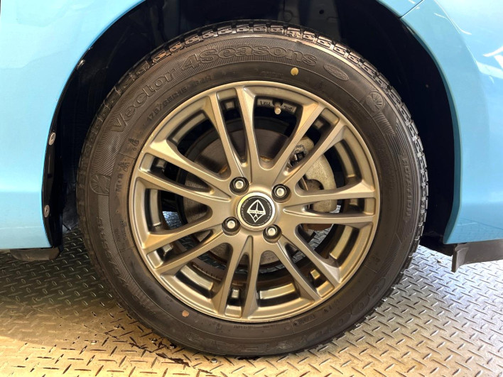 2013 Toyota Aqua DAA-NHP10 (UW-6a2e1be12a2a6)[17]