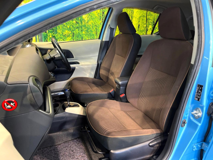 2013 Toyota Aqua DAA-NHP10 (UW-6a2e1be12a2a6)[26]