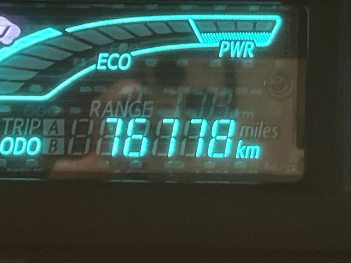 2013 Toyota Aqua DAA-NHP10 (UW-6a2e1be12a2a6)[2]