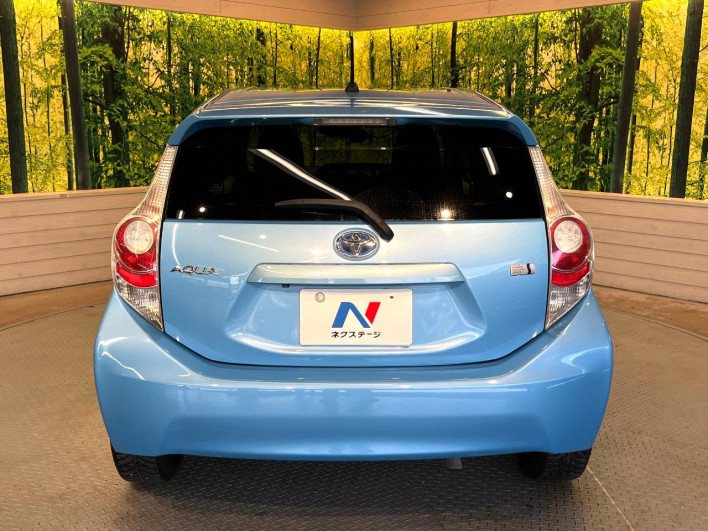 2013 Toyota Aqua DAA-NHP10 (UW-6a2e1be12a2a6)[11]