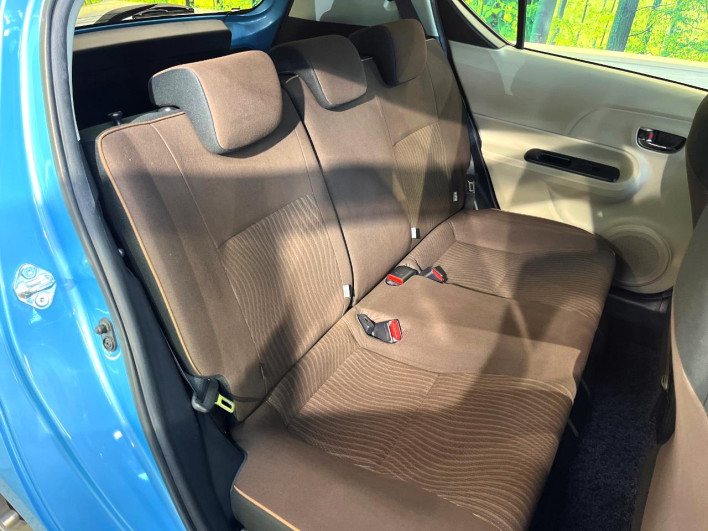 2013 Toyota Aqua DAA-NHP10 (UW-6a2e1be12a2a6)[25]
