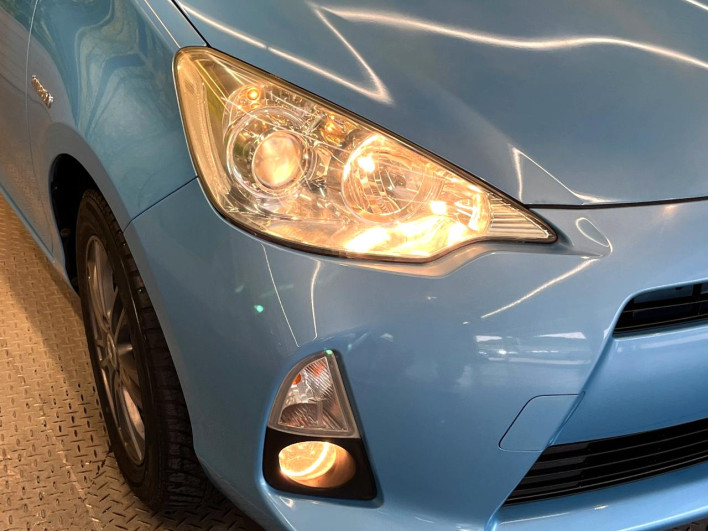 2013 Toyota Aqua DAA-NHP10 (UW-6a2e1be12a2a6)[15]