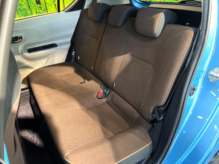 2013 Toyota Aqua DAA-NHP10 (UW-6a2e1be12a2a6)[27]