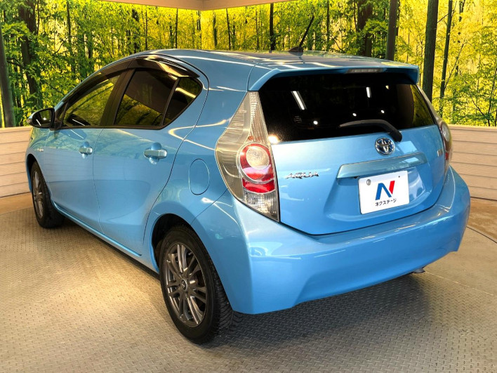 2013 Toyota Aqua DAA-NHP10 (UW-6a2e1be12a2a6)[12]