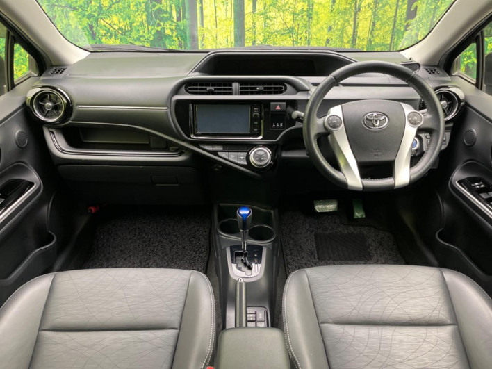 2015 Toyota Aqua DAA-NHP10 (UW-6a2e1be258a5e)[17]