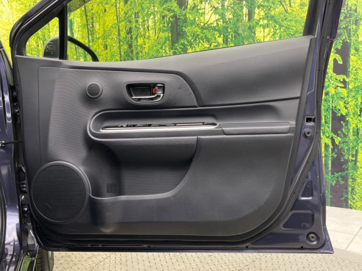 2015 Toyota Aqua DAA-NHP10 (UW-6a2e1be258a5e)[21]