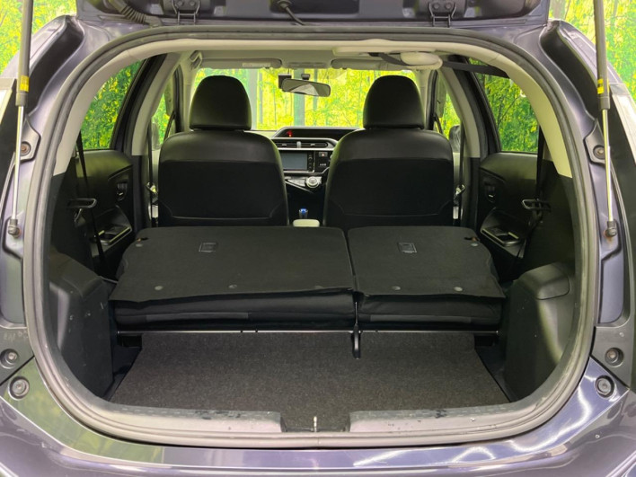 2015 Toyota Aqua DAA-NHP10 (UW-6a2e1be258a5e)[11]
