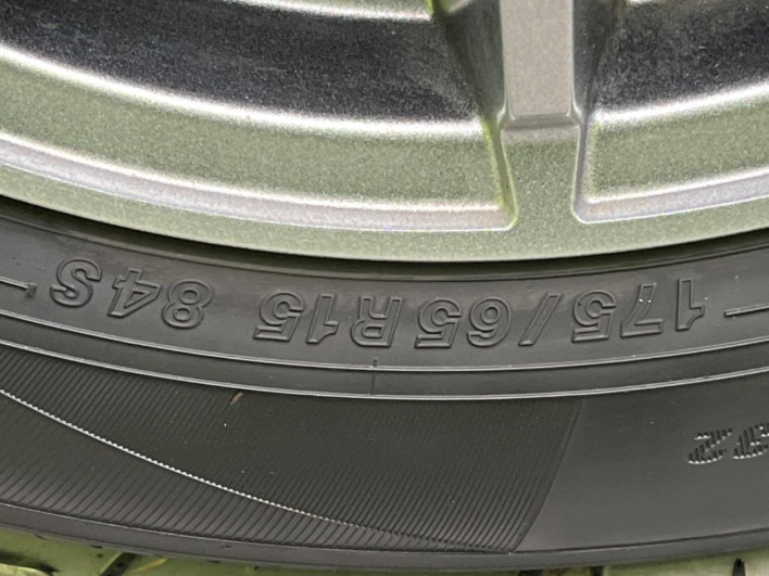 2015 Toyota Aqua DAA-NHP10 (UW-6a2e1be258a5e)[28]