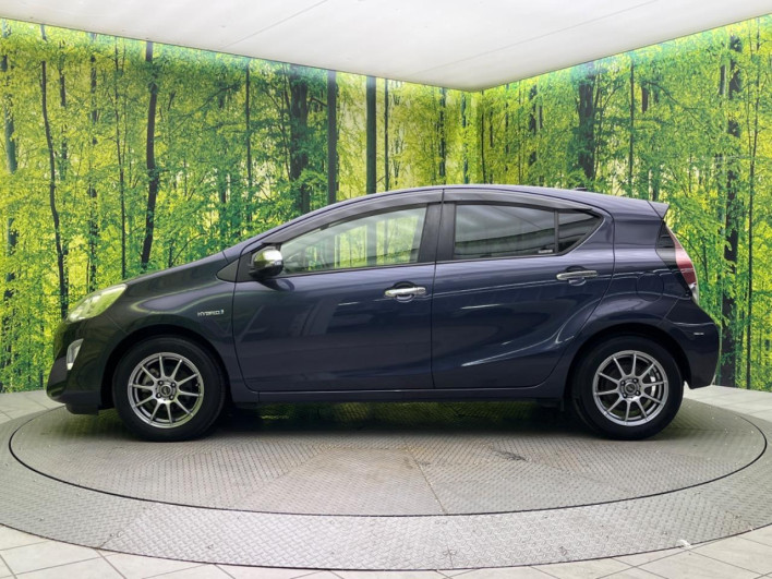 2015 Toyota Aqua DAA-NHP10 (UW-6a2e1be258a5e)[24]