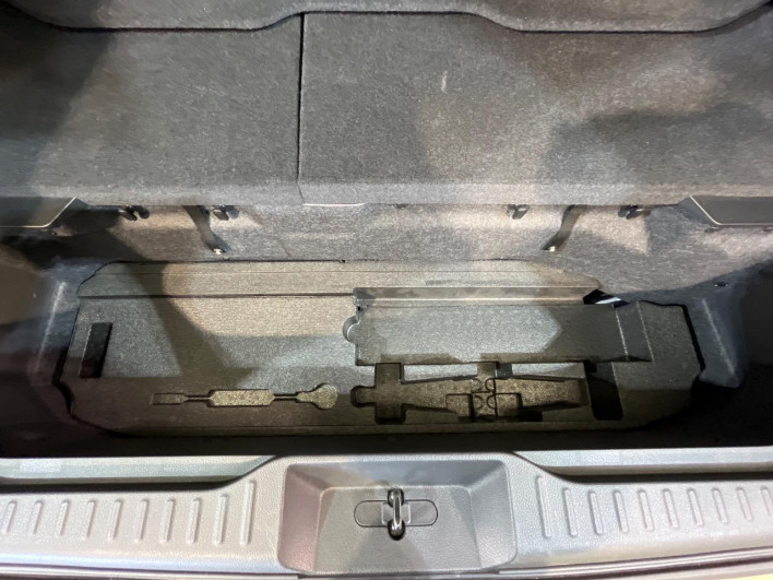 2012 Nissan Elgrand DBA-PNE52 (UW-6a2e1bf14cdec)[23]