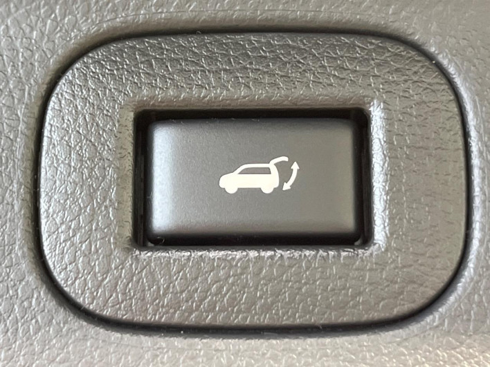2012 Nissan Elgrand DBA-PNE52 (UW-6a2e1bf14cdec)[24]