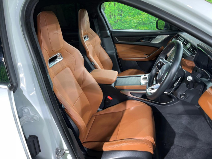 2022 Jaguar F Pace 3BA-DC2XC (UW-6a2e1c0f17cc6)[8]