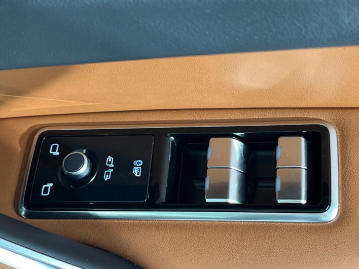 2022 Jaguar F Pace 3BA-DC2XC (UW-6a2e1c0f17cc6)[12]