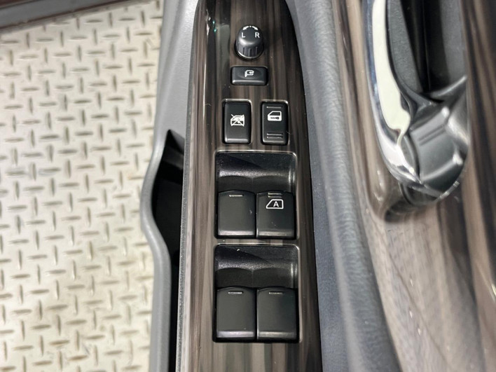 2016 Nissan Elgrand DBA-TE52 (UW-6a2e1c1a2fd45)[6]