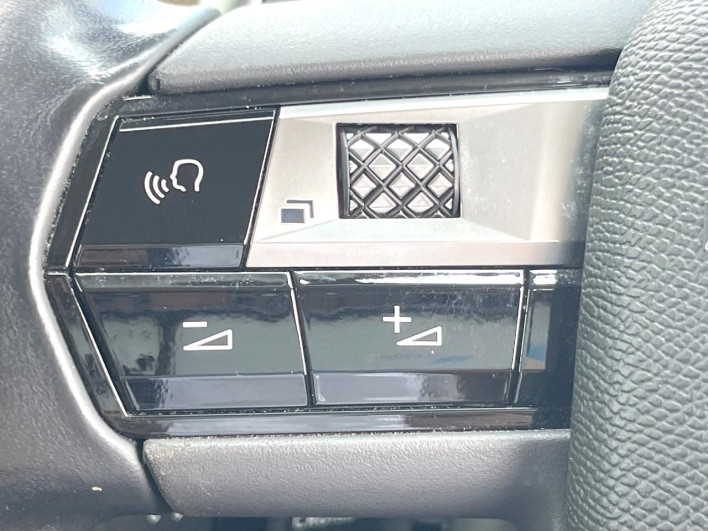 2019 DS Automobiles DS 3 Crossback 3BA-D34HN05 (UW-6a2e1c2abcbfa)[18]