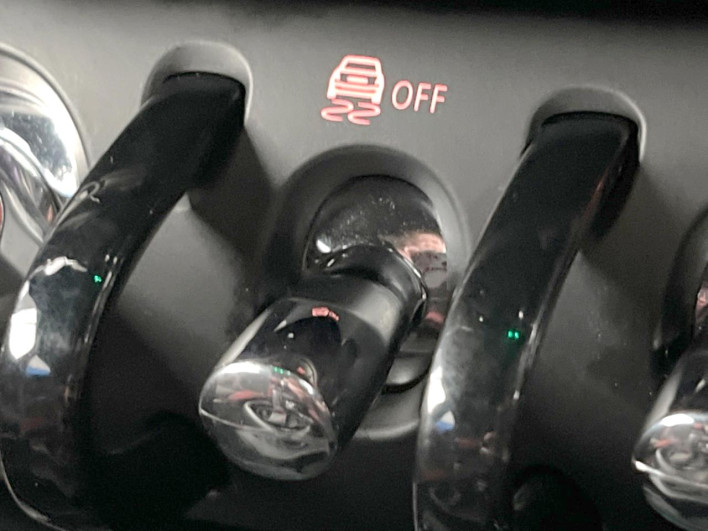 2018 Rover Mini DBA-LVJCW (UW-6a2e1c38d2efb)[16]