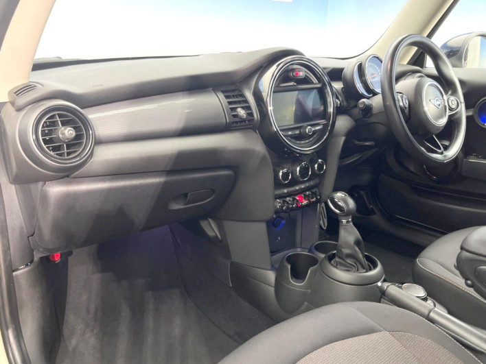 2019 Rover Mini LDA-XN15M (UW-6a2e1c3a6002e)[15]