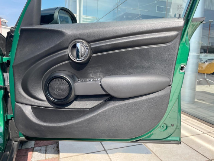 2020 Rover Mini 3DA-XV15MW (UW-6a2e1c3b472e3)[23]