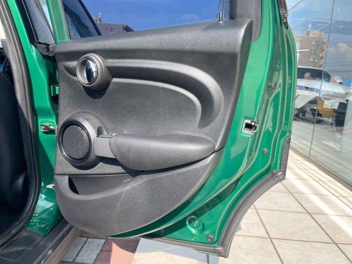2020 Rover Mini 3DA-XV15MW (UW-6a2e1c3b472e3)[26]