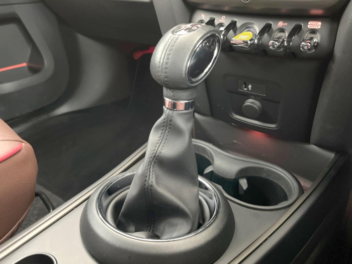 2020 Rover Mini 3LA-YU15T (UW-6a2e1c3e23026)[21]