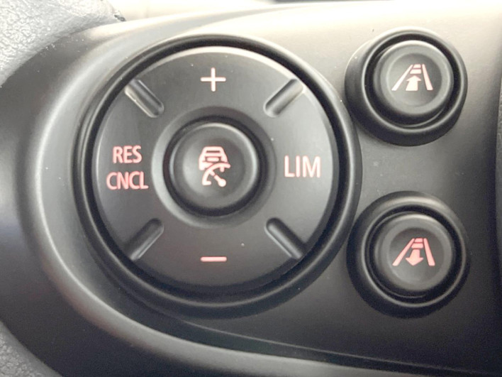 2020 Rover Mini 3LA-YU15T (UW-6a2e1c3e23026)[25]