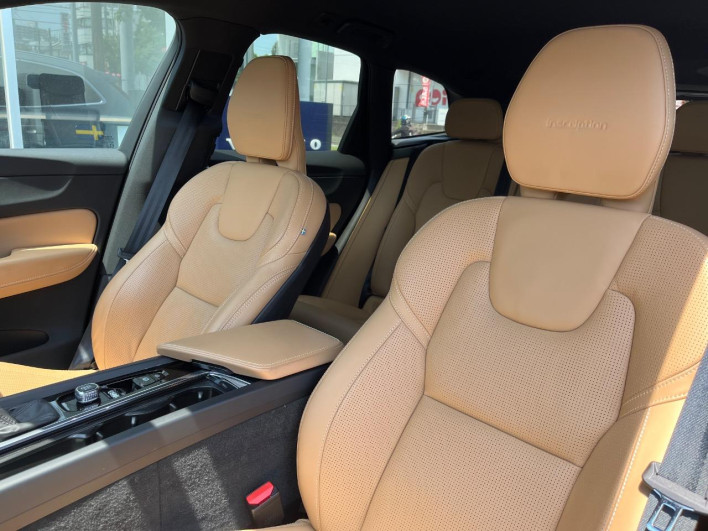 2020 Volvo XC60 LDA-UD4204TXC (UW-6a2e1c42f085a)[15]