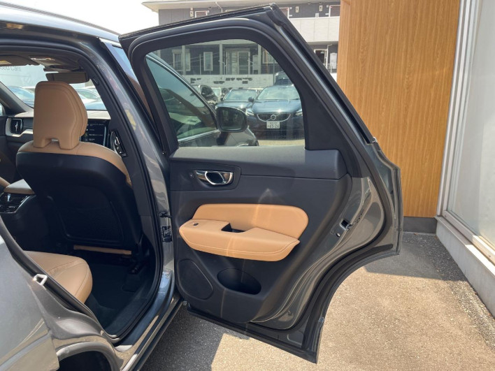 2020 Volvo XC60 LDA-UD4204TXC (UW-6a2e1c42f085a)[28]