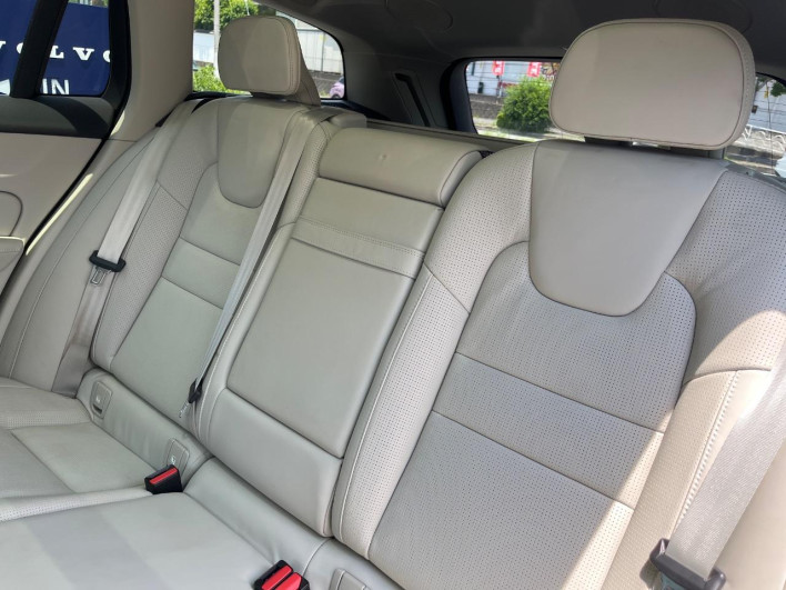 2019 Volvo V60 DBA-ZB420 (UW-6a2e1c44332cc)[15]