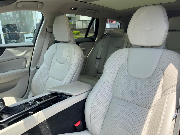 2019 Volvo V60 DBA-ZB420 (UW-6a2e1c44332cc)[13]