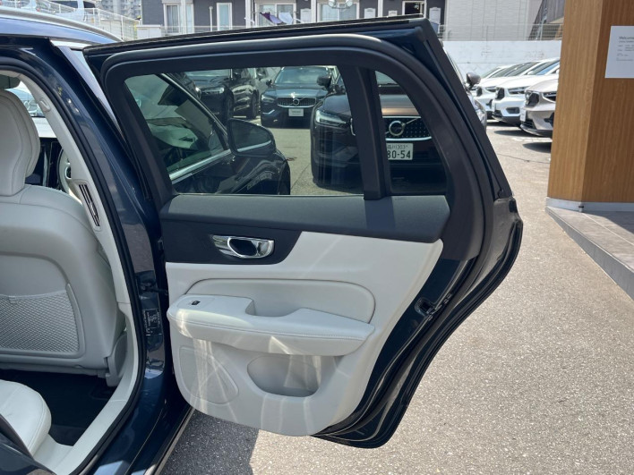 2019 Volvo V60 DBA-ZB420 (UW-6a2e1c44332cc)[26]