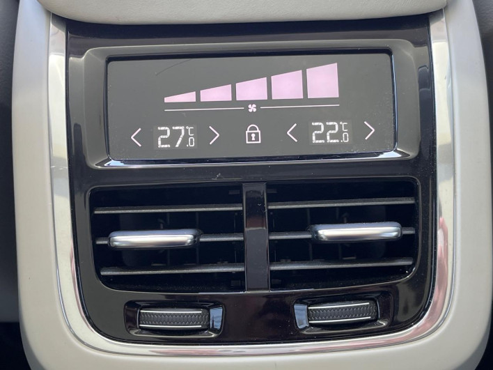 2019 Volvo V60 DBA-ZB420 (UW-6a2e1c44332cc)[28]
