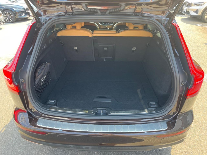2021 Volvo V60 5AA-ZB420TM (UW-6a2e1c4564a5d)[29]