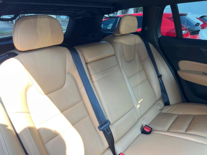 2021 Volvo V60 5AA-ZB420TM (UW-6a2e1c4564a5d)[18]