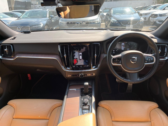 2021 Volvo V60 5AA-ZB420TM (UW-6a2e1c4564a5d)[27]