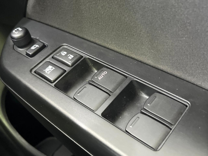2015 Suzuki Swift DBA-ZC72S (UW-6a2e1c47c8e22)[29]