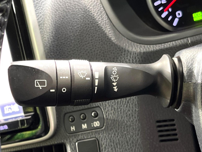 2014 Toyota Voxy DBA-ZRR85W (UW-6a2e1c5531441)[26]