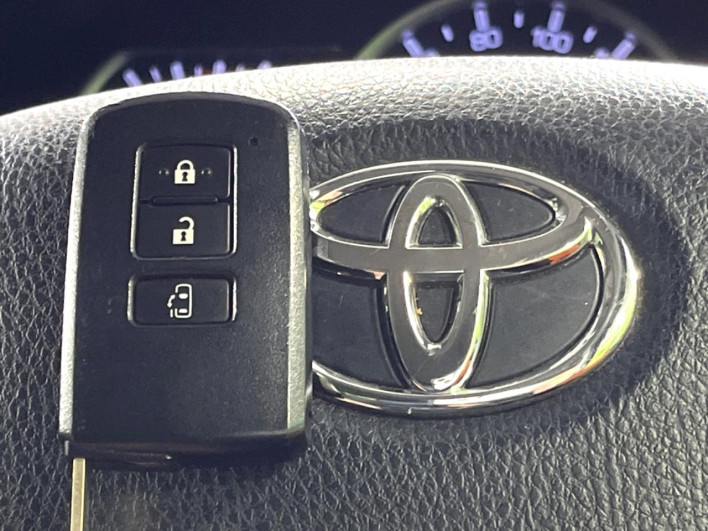 2014 Toyota Voxy DBA-ZRR85W (UW-6a2e1c5531441)[27]