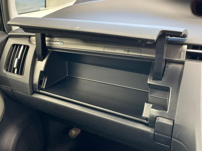 2012 Toyota Prius PHV DLA-ZVW35 (UW-6a2e1c62235b4)[15]