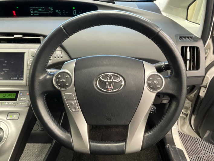 2012 Toyota Prius PHV DLA-ZVW35 (UW-6a2e1c62235b4)[4]