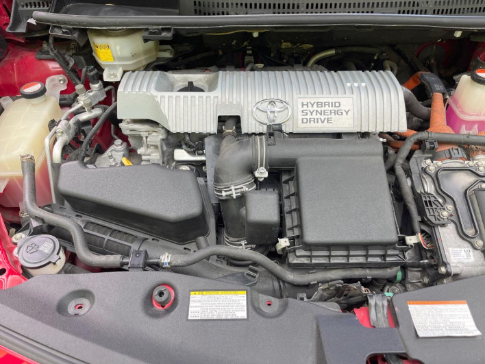 2015 Toyota Prius α DAA-ZVW41W (UW-6a2e1c62bba15)[4]