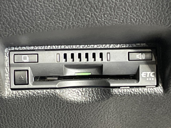 2022 Toyota Prius 6AA-ZVW51 (UW-6a2e1c6762679)[12]