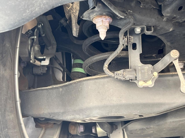 2019 Toyota Prius PHV DLA-ZVW52 (UW-6a2e1c688888b)[19]
