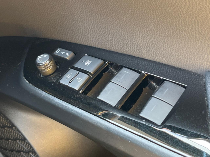 2019 Toyota Prius PHV DLA-ZVW52 (UW-6a2e1c688888b)[24]