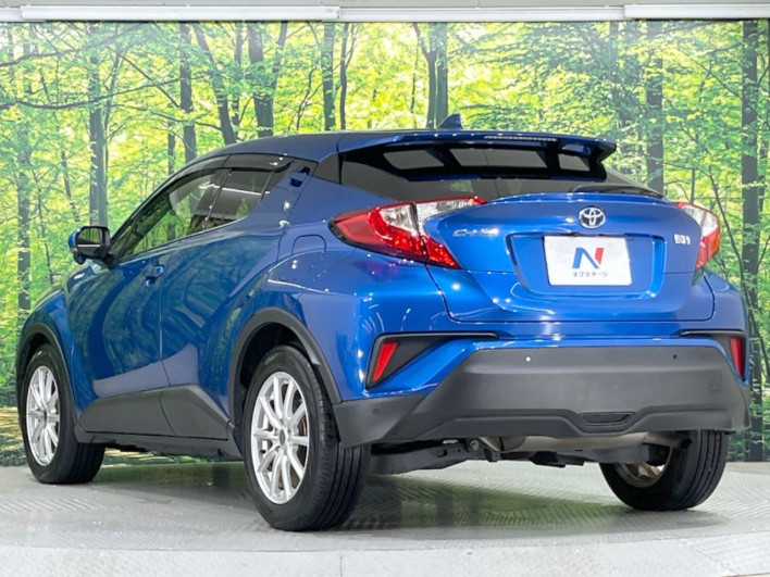 2017 Toyota C-HR DAA-ZYX10 (UW-6a2e1c7e5d14a)[18]