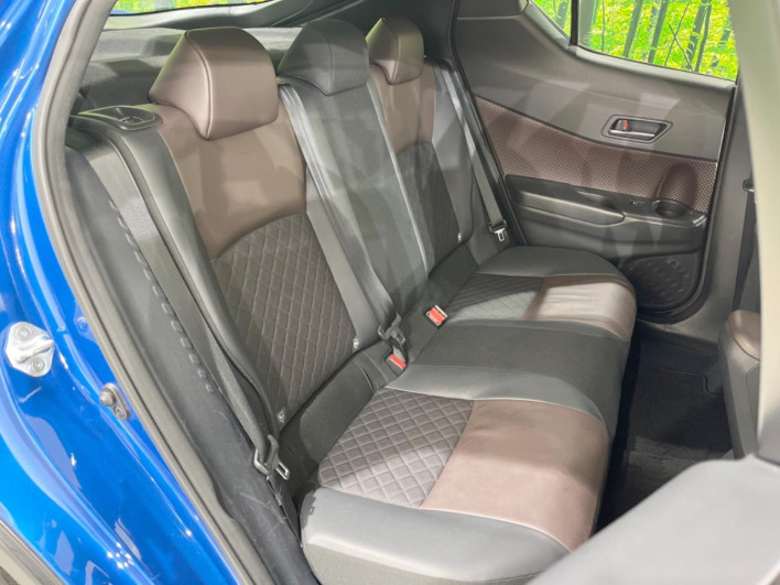 2017 Toyota C-HR DAA-ZYX10 (UW-6a2e1c7e5d14a)[21]