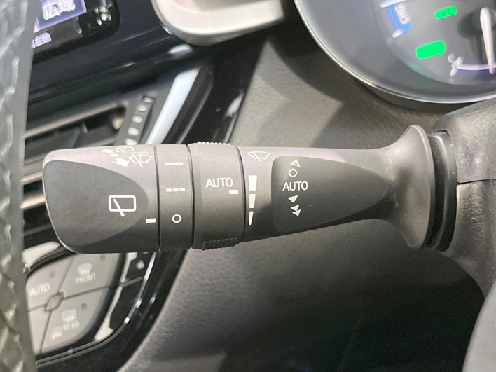 2017 Toyota C-HR DAA-ZYX10 (UW-6a2e1c7f08135)[29]