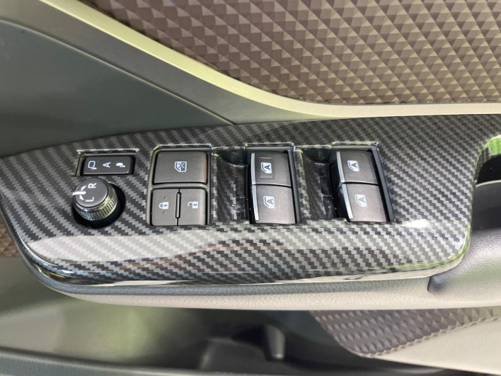 2017 Toyota C-HR DAA-ZYX10 (UW-6a2e1c7f08135)[21]