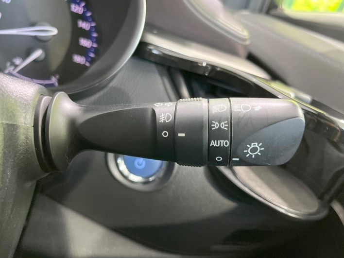 2017 Toyota C-HR DAA-ZYX10 (UW-6a2e1c7f08135)[28]
